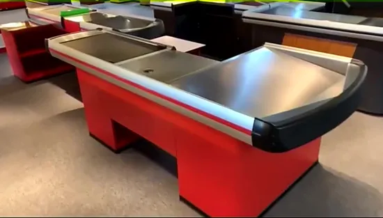 Практичный кассовый аппарат для использования в магазине.